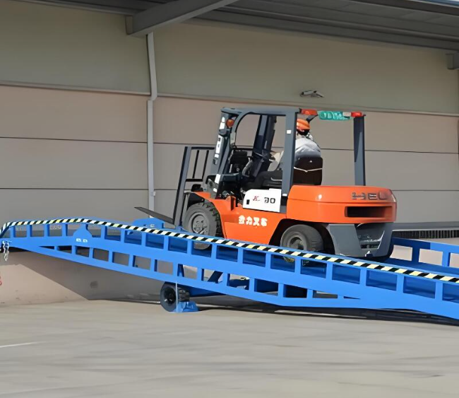七星关移动式卸货平台（叉车用）